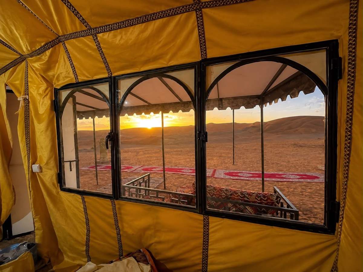 Zelt im Camp bei Sonnenuntergang